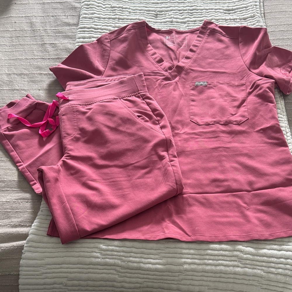 Figs Pink Scrub Set